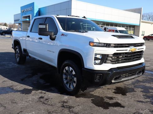 Used 2024 Chevrolet Silverado 2500 Custom w/ Custom Convenience Package image 2