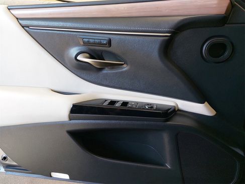 Used 2025 Lexus ES 350 w/ Premium Package image 33