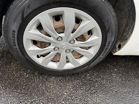 Used 2019 Hyundai Accent SE FWD image 23