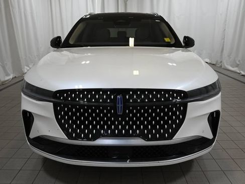 Used 2025 Lincoln Nautilus Reserve AWD/4WD image 16