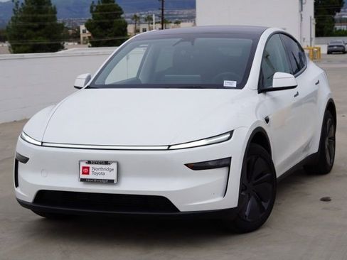 Used 2026 Tesla Model Y 2WD image 4