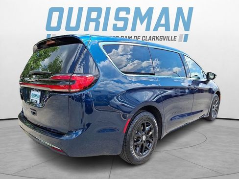 Certified 2023 Chrysler Pacifica Touring-L FWD image 6