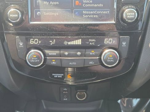 Used 2016 Nissan Rogue SL w/ SL Premium Package FWD image 31