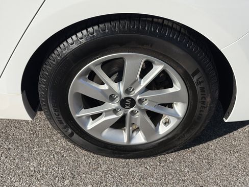 Used 2018 Kia Optima LX image 9