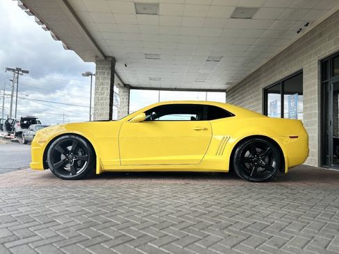 Used 2010 Chevrolet Camaro SS w/ RS Package RWD image 7