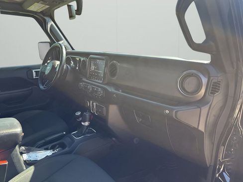 Used 2022 Jeep Gladiator Sport AWD/4WD image 16