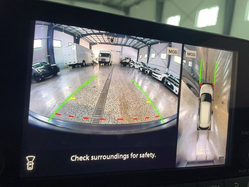 Used 2025 Nissan Rogue SV image 6