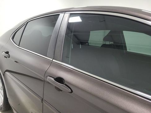Used 2018 Toyota Camry LE FWD image 9