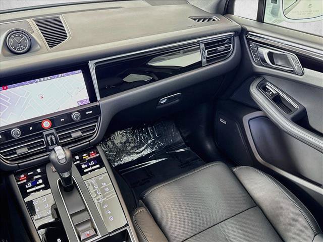 Certified 2026 Porsche Macan AWD/4WD image 21