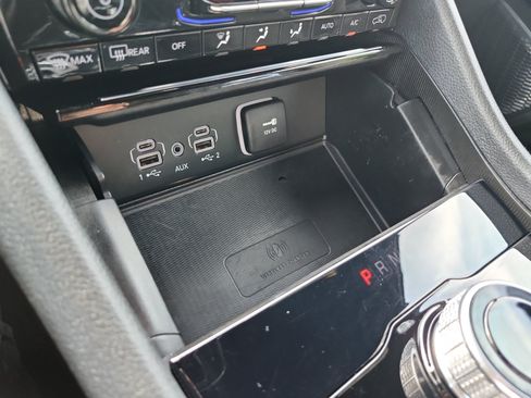 Used 2025 Jeep Grand Cherokee Altitude AWD/4WD image 21