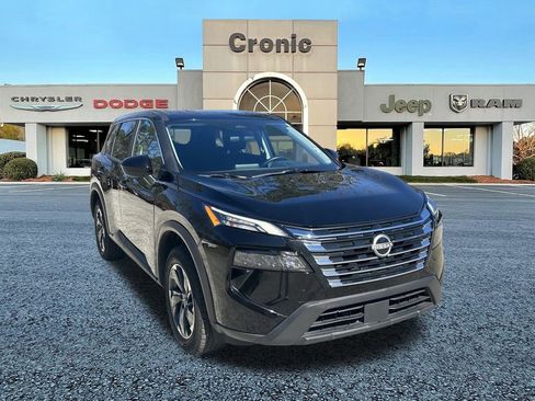 Used 2025 Nissan Rogue SV image 1