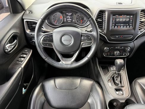 Used 2019 Jeep Cherokee Latitude Plus w/ Comfort/Convenience Group FWD image 42