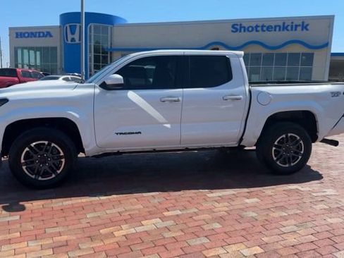 Used 2024 Toyota Tacoma TRD Sport image 7