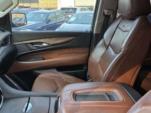 Used 2015 Cadillac Escalade Premium image 19
