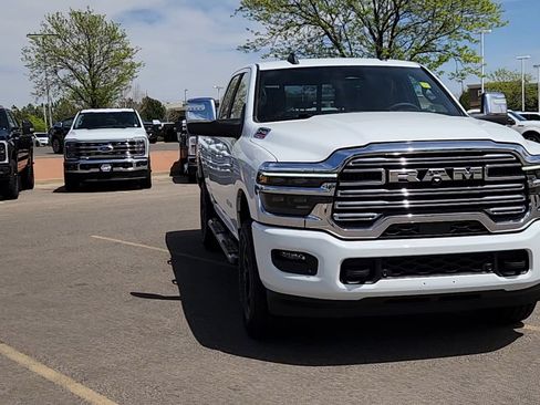 Used 2025 RAM 2500 Laramie AWD/4WD image 5
