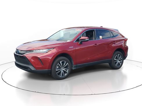 Certified 2021 Toyota Venza LE AWD/4WD image 3