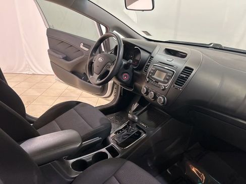 Used 2017 Kia Forte LX image 15