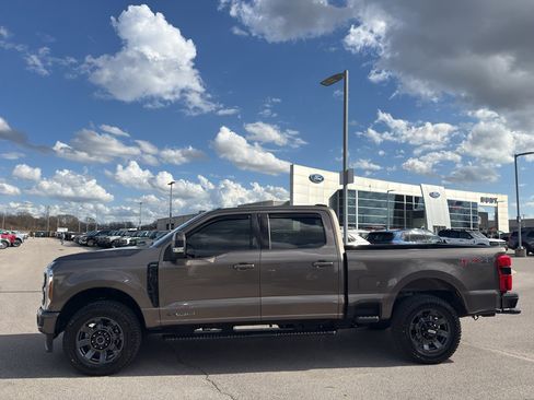 Used 2023 Ford F250 Lariat w/ Sport Appearance Package image 8