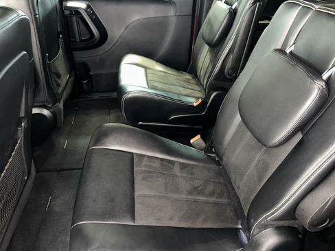 Used 2020 Dodge Grand Caravan SXT w/ Driver Convenience Group FWD image 5