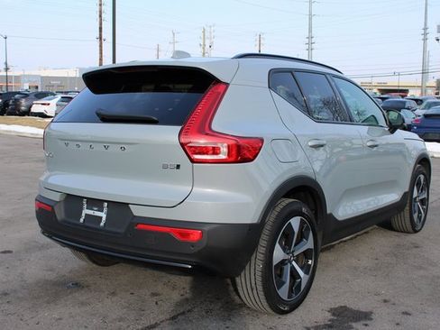 Used 2025 Volvo XC40 B5 Plus image 42