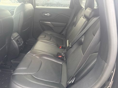 Used 2019 Jeep Cherokee Limited image 7