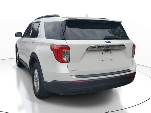 Used 2023 Ford Explorer XLT RWD image 3