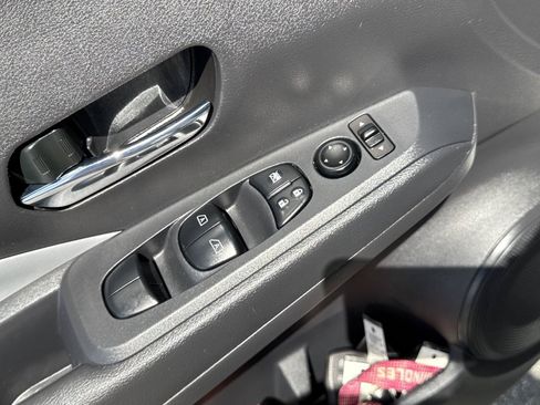 Used 2023 Nissan Kicks SR w/ SR Premium Package FWD image 18