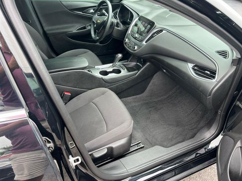 Used 2017 Chevrolet Malibu Hybrid FWD image 9