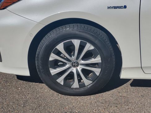 Used 2019 Toyota Prius XLE AWD/4WD image 8