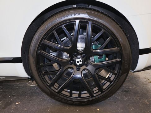 Used 2015 Bentley Continental GT3-R image 13