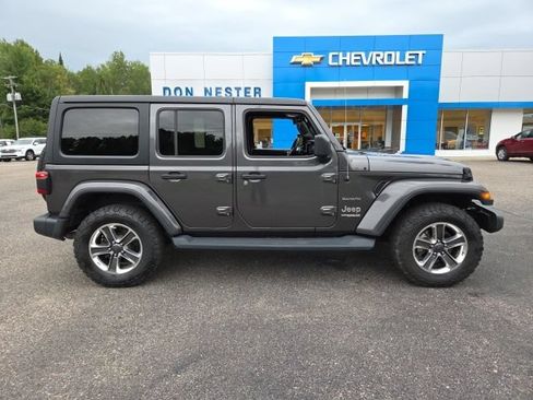 Used 2020 Jeep Wrangler Unlimited Sahara w/ Dual Top Group AWD/4WD image 9