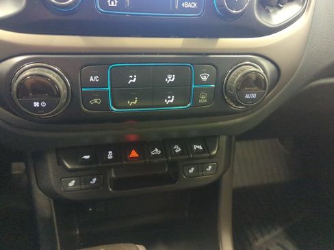 Used 2019 Chevrolet Colorado Z71 AWD/4WD image 16