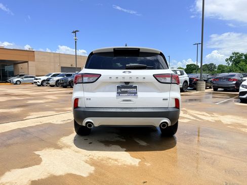 Used 2022 Ford Escape SE FWD image 6