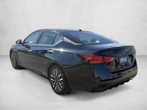 Used 2025 Nissan Altima 2.5 SV image 8