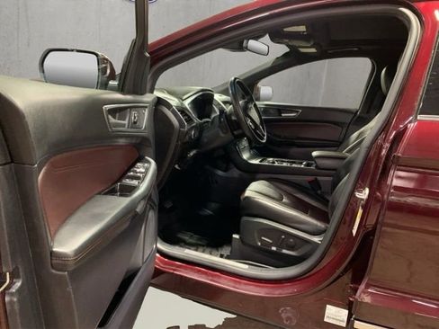 Used 2020 Ford Edge Titanium w/ Equipment Group 301A AWD/4WD image 18