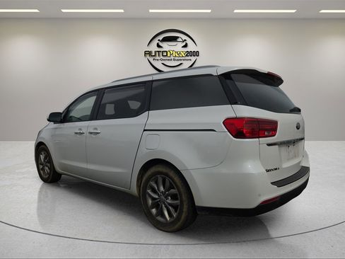 Used 2019 Kia Sedona EX image 5