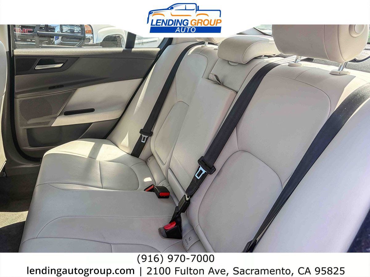 Used 2017 Jaguar XE Premium RWD image 17