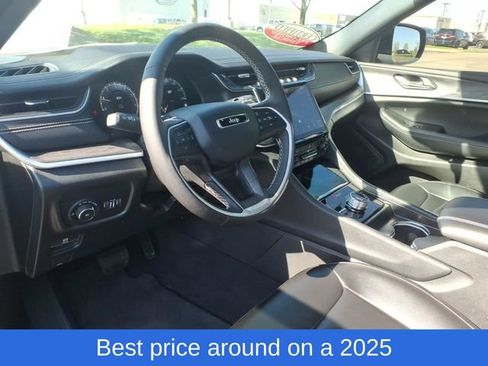 Certified 2025 Jeep Grand Cherokee Limited w/ Black Appearance Package AWD/4WD image 7