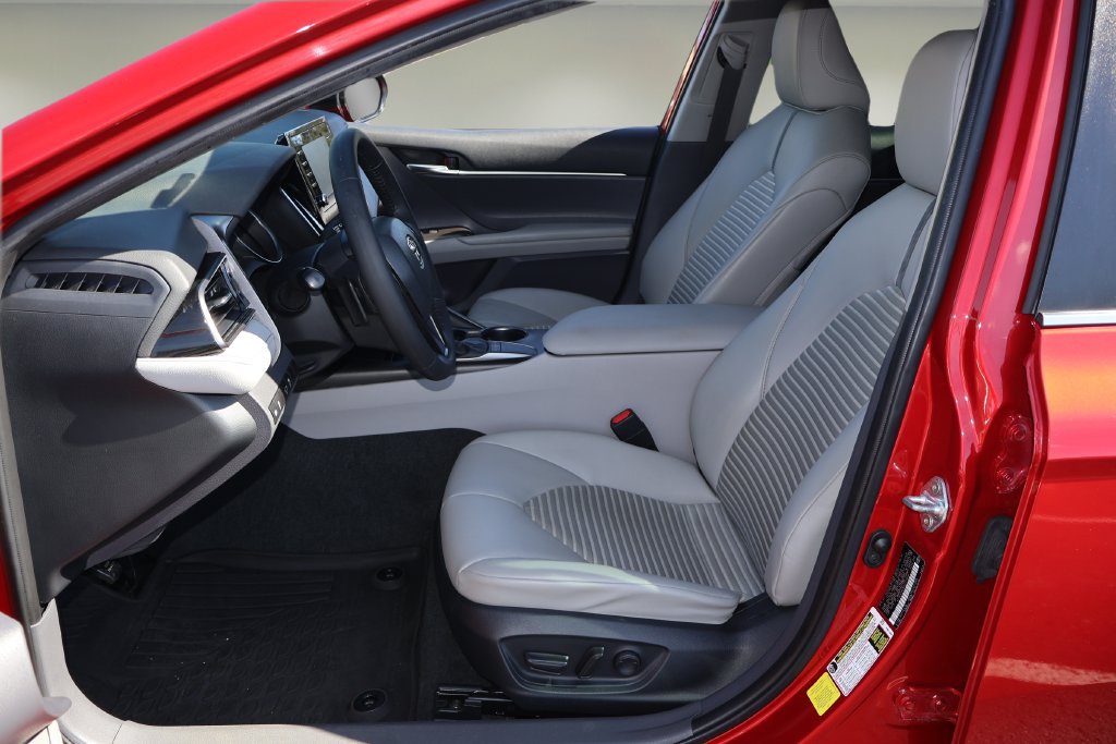 Used 2023 Toyota Camry SE FWD image 12