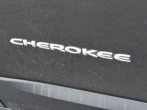 Used 2019 Jeep Cherokee Limited AWD/4WD image 36