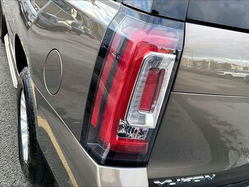 Used 2016 GMC Yukon SLT AWD/4WD image 29