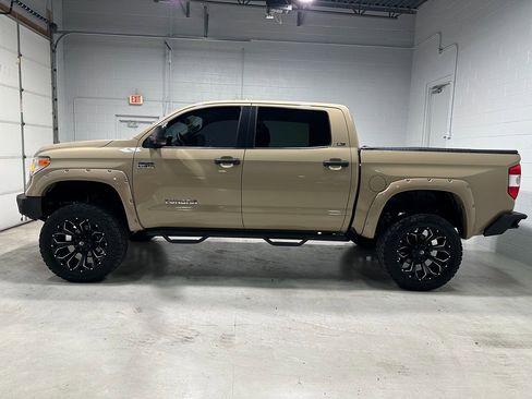 Used 2017 Toyota Tundra SR5 w/ SR5 Upgrade Package image 20