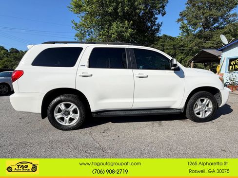 Used 2013 Toyota Sequoia SR5 w/ Premium Pkg AWD/4WD image 9