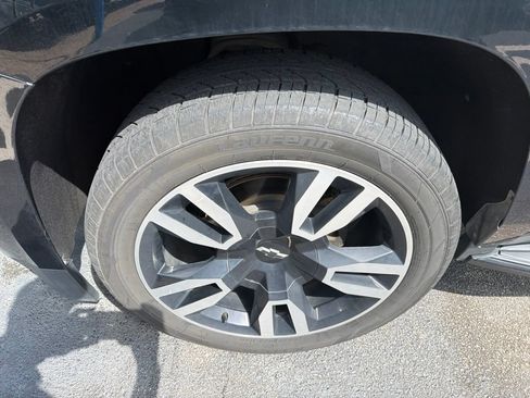 Used 2020 Chevrolet Tahoe LT w/ RST Edition RWD image 2