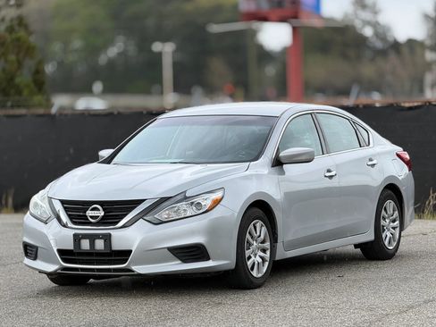 Used 2017 Nissan Altima 2.5 S w/ Power Driver Seat Package image 6