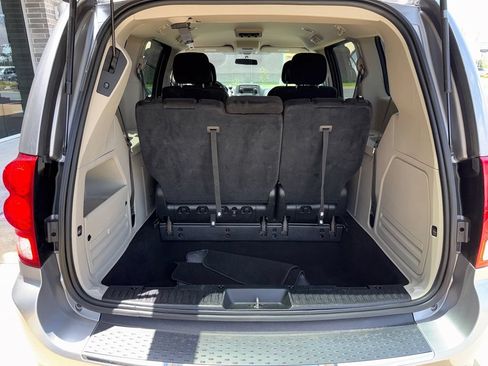 Used 2016 Dodge Grand Caravan SXT w/ Rear Park Assist Package FWD image 15