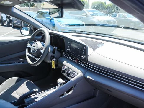 Used 2023 Hyundai Elantra SE FWD image 21