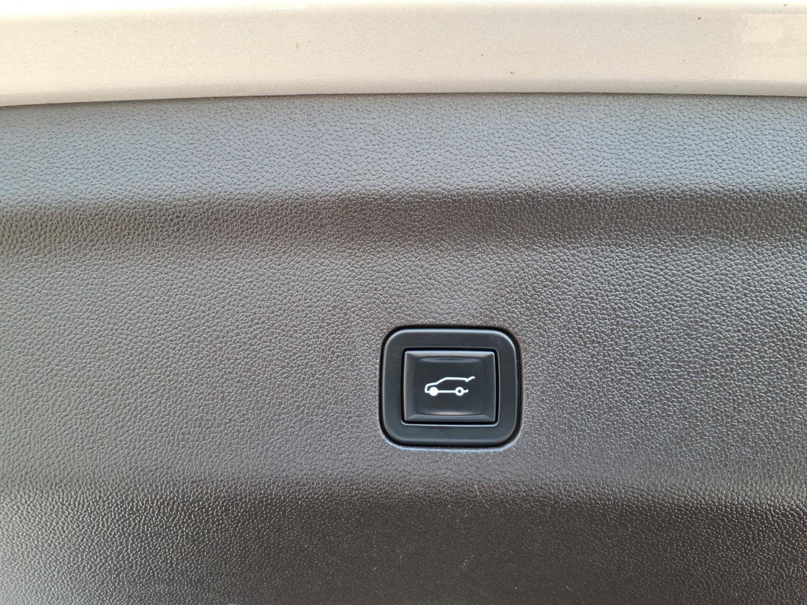 Used 2023 GMC Yukon XL SLT RWD image 6