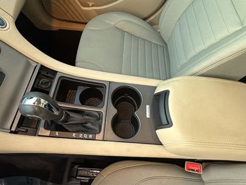 Used 2018 Ford Taurus SE image 20