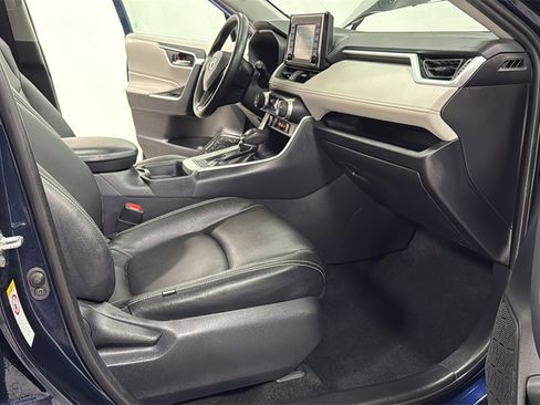 Used 2019 Toyota RAV4 XLE w/ Convenience Package image 18